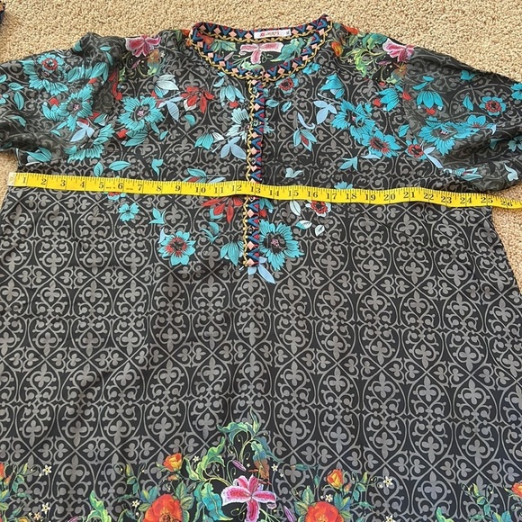 JOHNNY WAS Size XL black silk printed floral embroidered blouse - Picture 8 of 10
